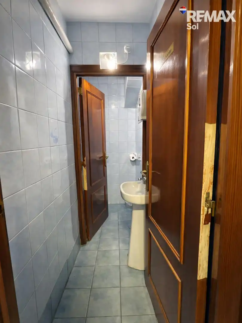 Bany de Local en venda en Madrid