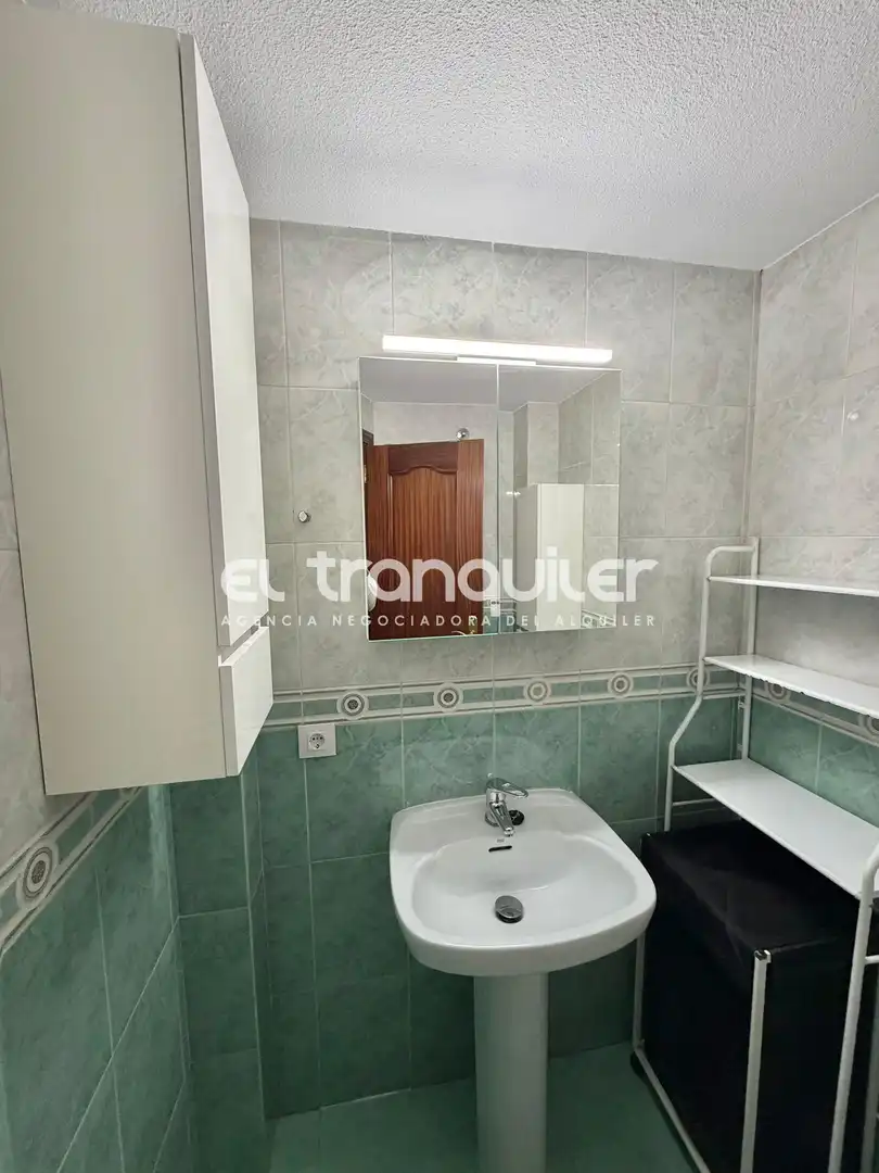 Baño de Piso de alquiler en Madrid con Aire acondicionado, Parquet y Lavadora