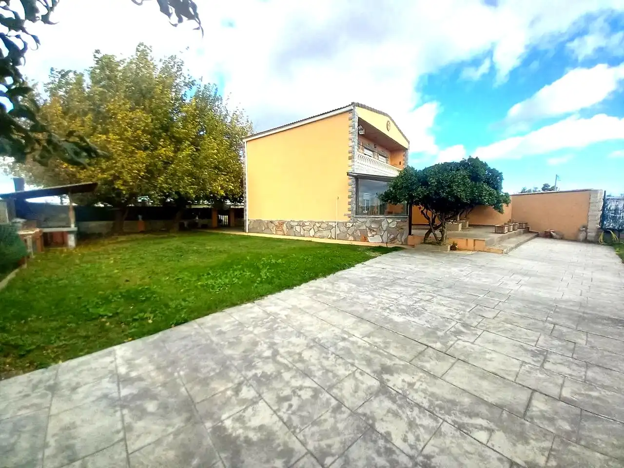 Jardí de Casa o xalet en venda en Zaragoza amb Aire condicionat, Calefacció i Jardí privat