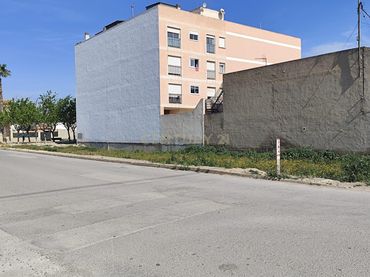 Wohnbaugrundstück zum Verkauf in Calle Miguel Delibes, 2, Dolores, Spain