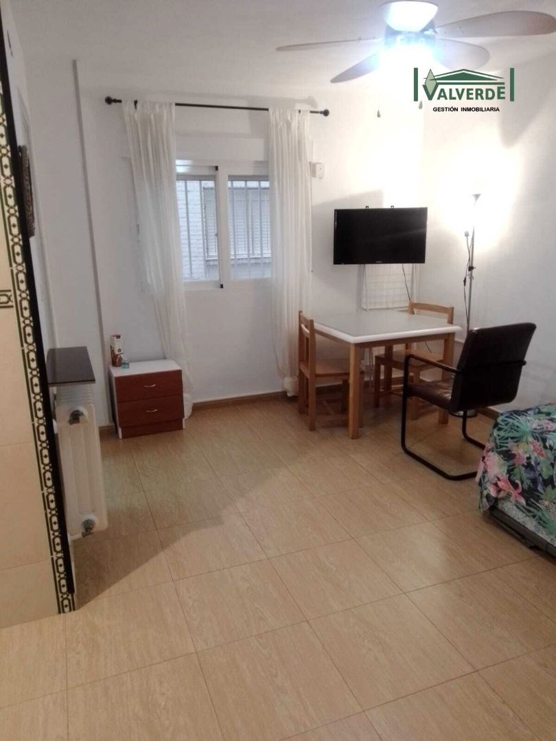 Habitación de Estudio de alquiler en  Granada Capital con Calefacción, Amueblado y Lavadora