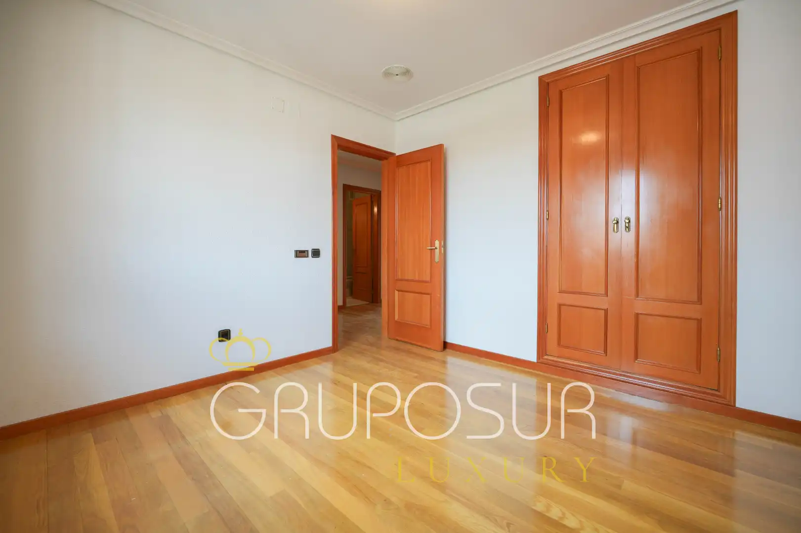 Dormitori de Casa adosada en venda en Laguna de Duero amb Calefacció, Jardí privat i Parquet