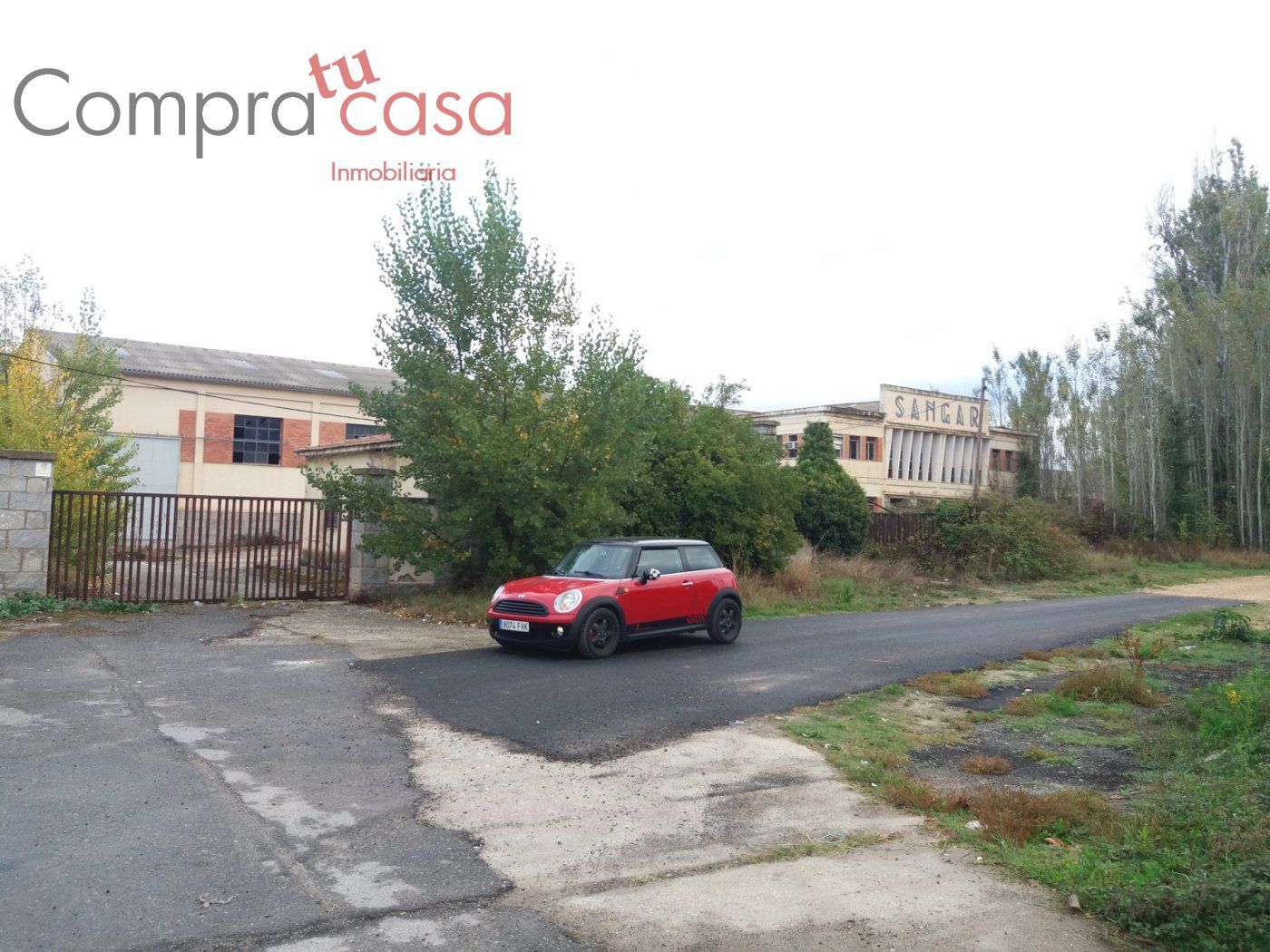 Vista exterior de Nau industrial en venda en La Lastrilla 