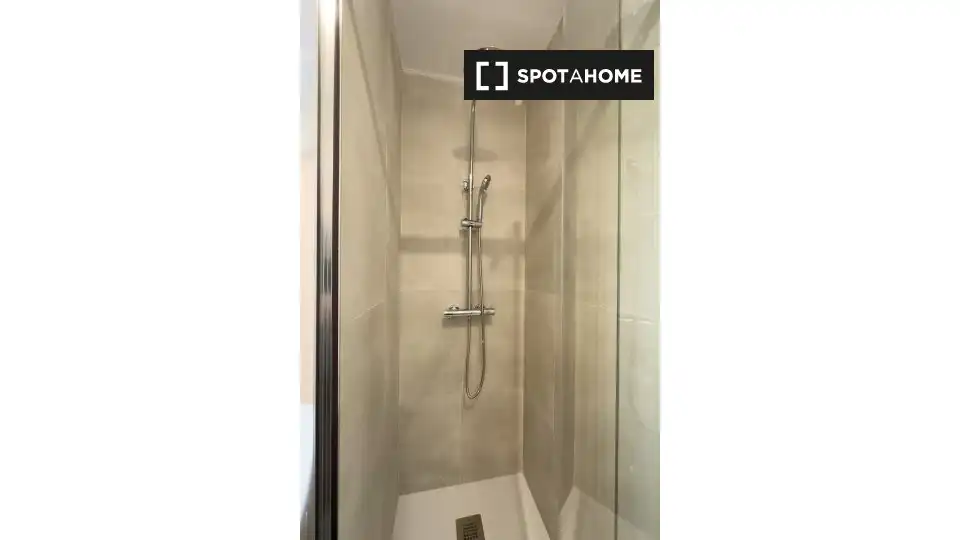 Baño de Apartamento para compartir en Barcelona con Aire acondicionado, Calefacción y Terraza