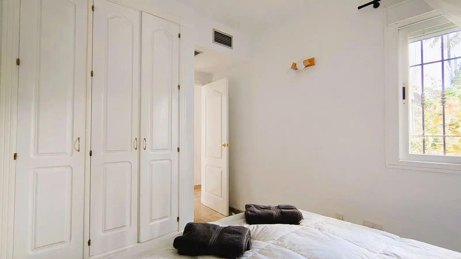 Dormitori de Pis en venda en Marbella amb Aire condicionat, Terrassa i Moblat