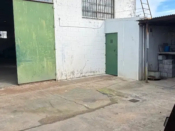 Vista exterior de Local en venta en Carrión de los Céspedes