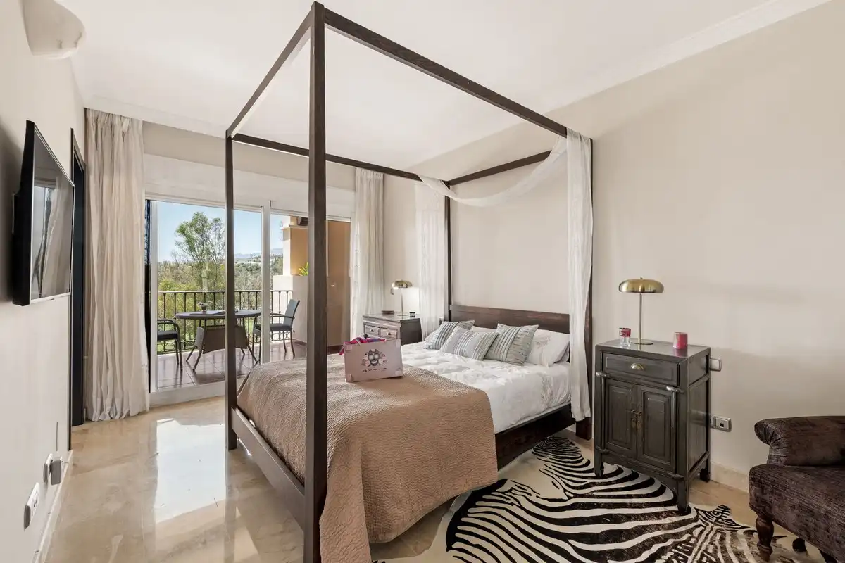 Dormitori de Apartament en venda en Estepona amb Aire condicionat, Terrassa i Traster