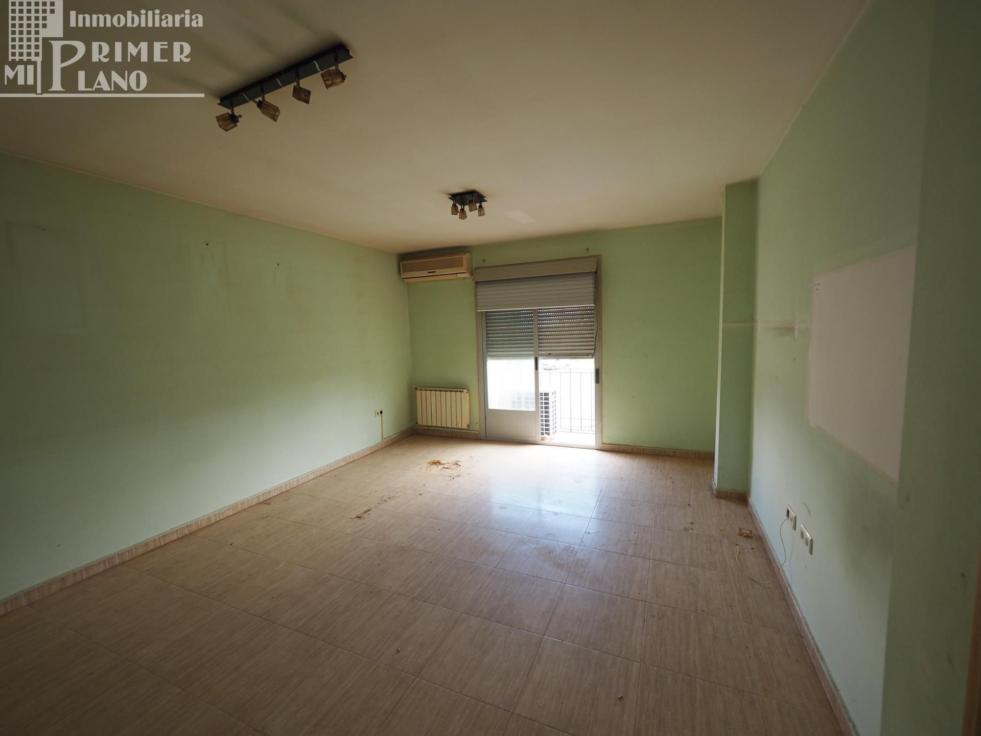 Sala d'estar de Dúplex en venda en Tomelloso amb Calefacció, Terrassa i Traster