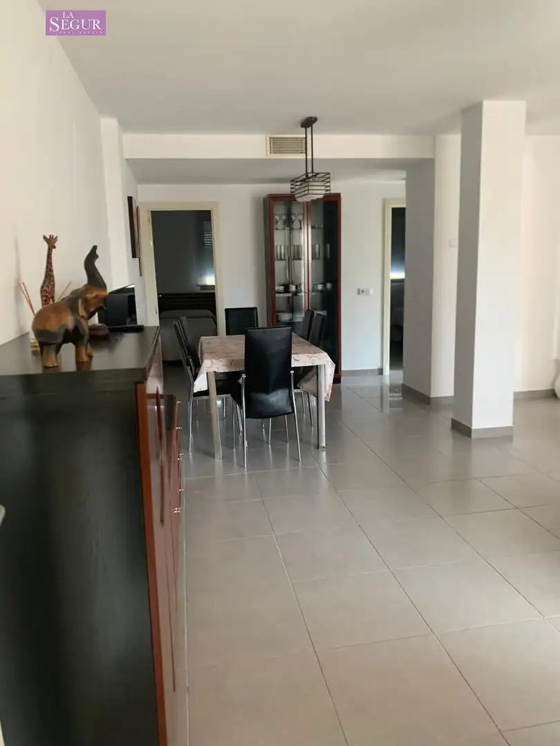 Menjador de Pis en venda en Conil de la Frontera amb Terrassa i Balcó