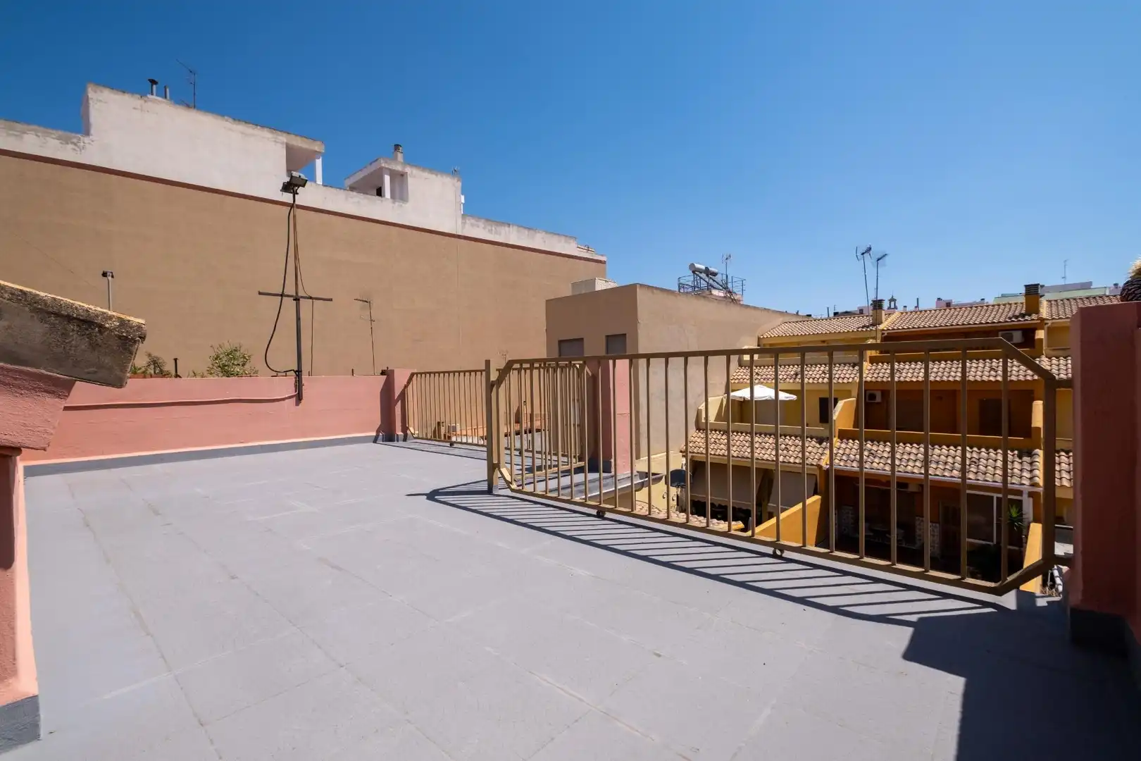 Terrasse von Dachboden zur Miete in Moncada mit Privatgarten, Terrasse und Balkon