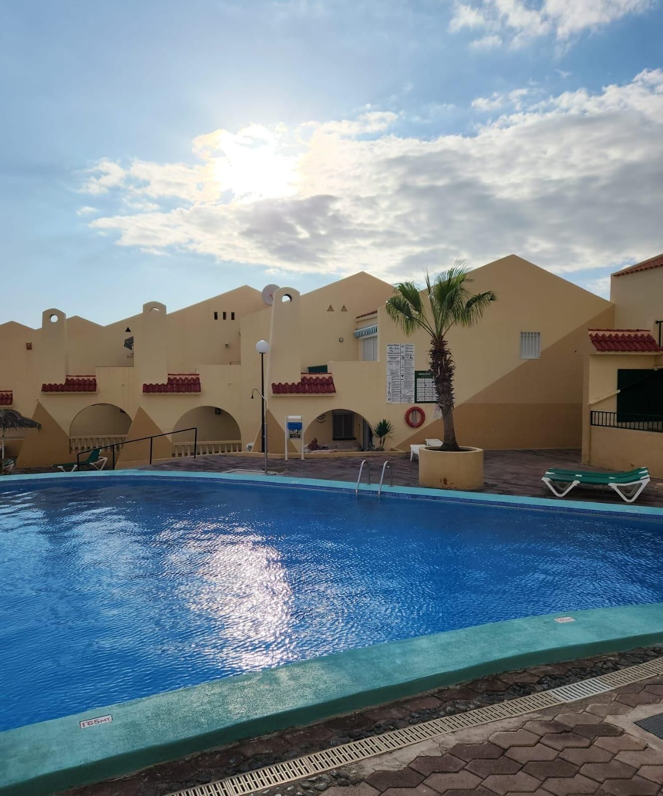 Vista exterior de Apartamento de alquiler en Adeje con Terraza y Piscina comunitaria