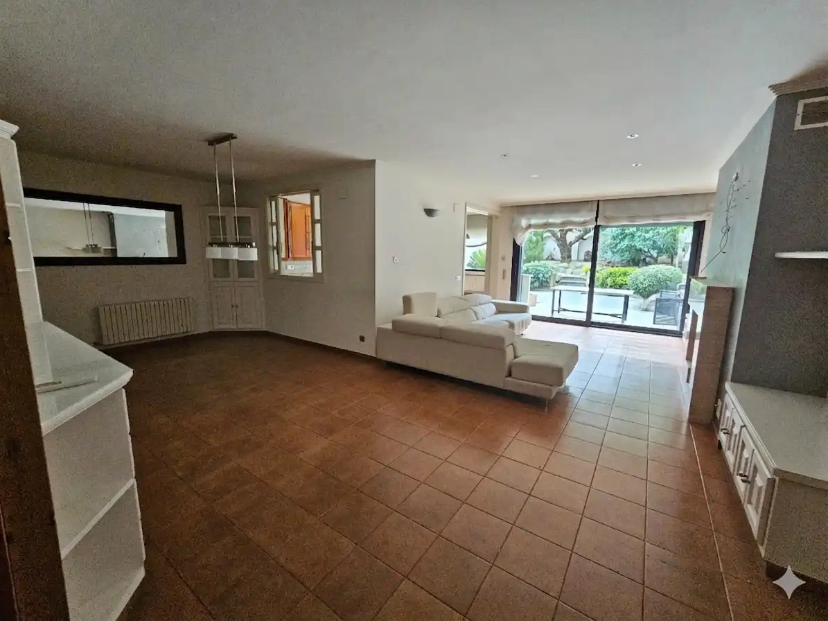 Sala de estar de Casa adosada de alquiler en Figueres con Calefacción, Jardín privado y Terraza