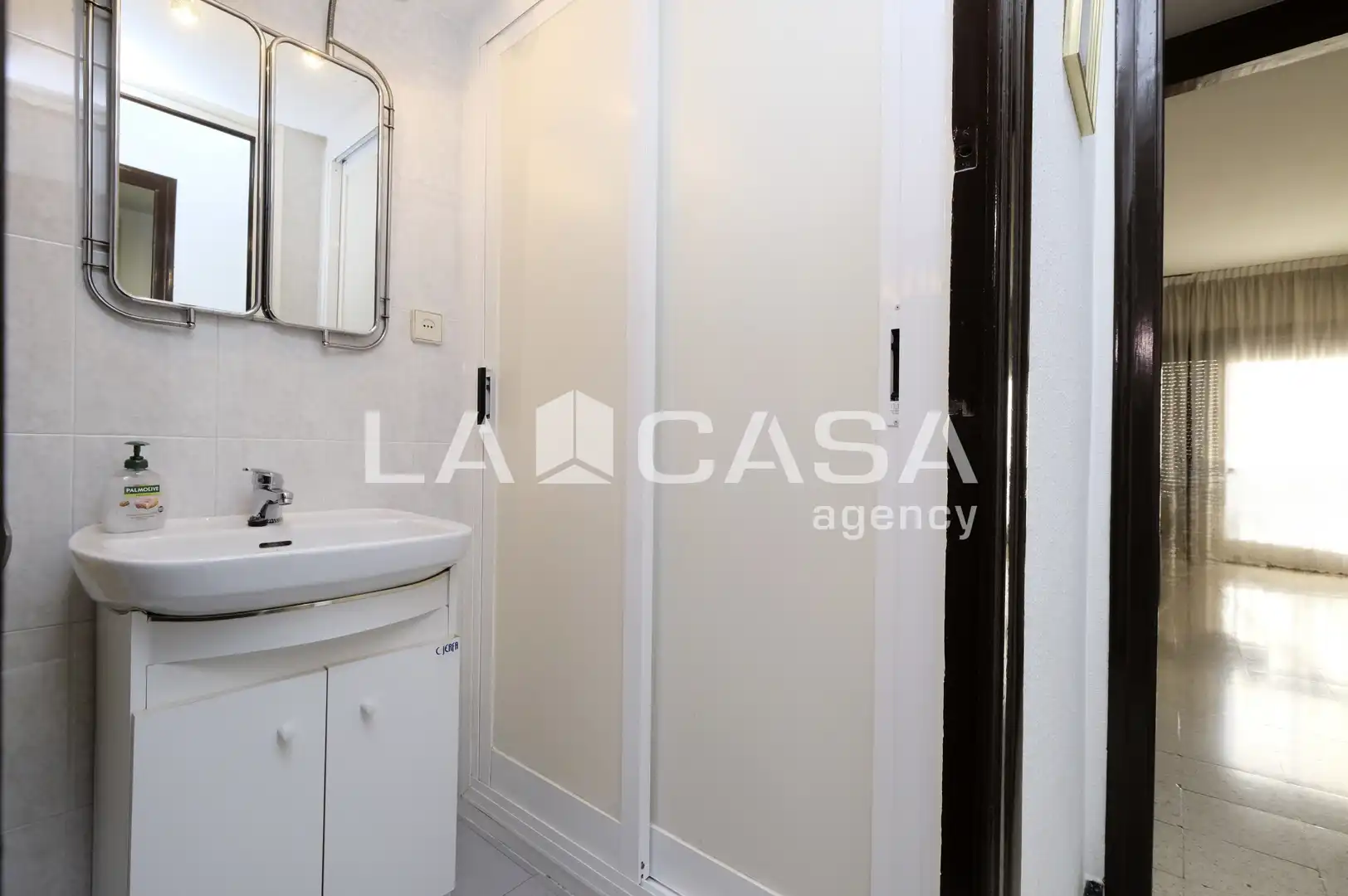 Piso en venta en Barcelona con Calefacción y Balcón