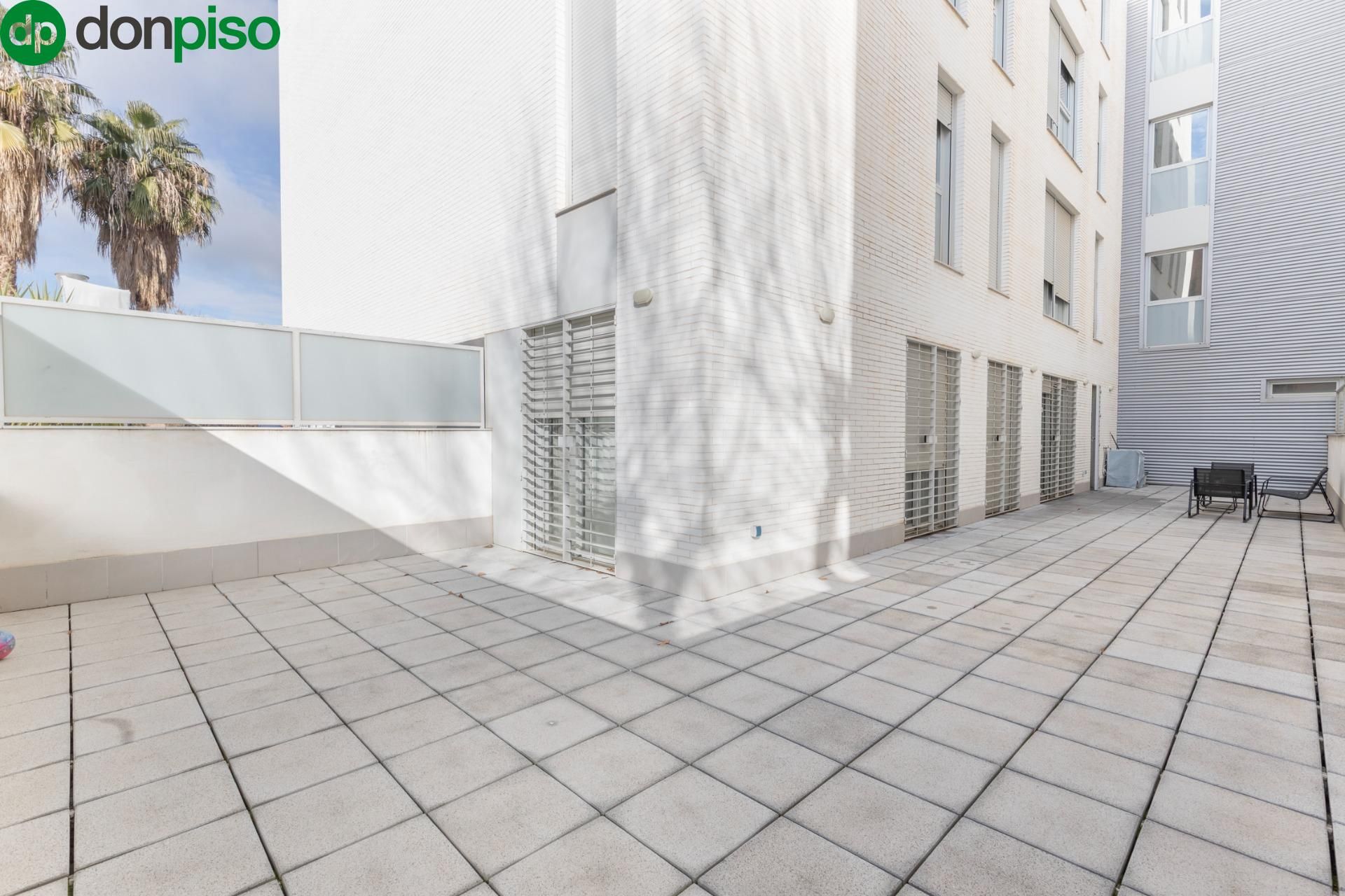 Vista exterior de Piso en venta en  Granada Capital con Aire acondicionado, Jardín privado y Terraza