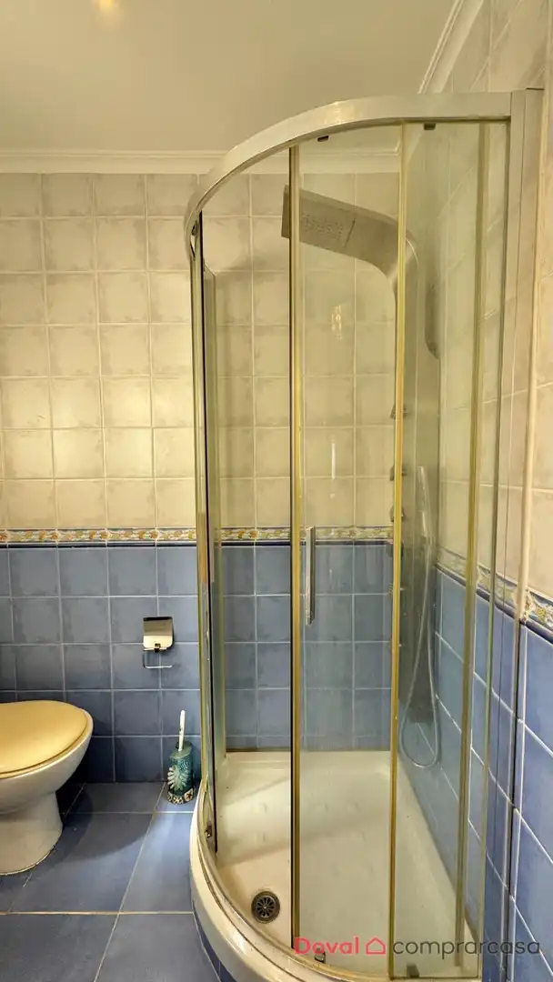 Bathroom of Flat for sale in Vigo   with Heating, Private garden and Terrace