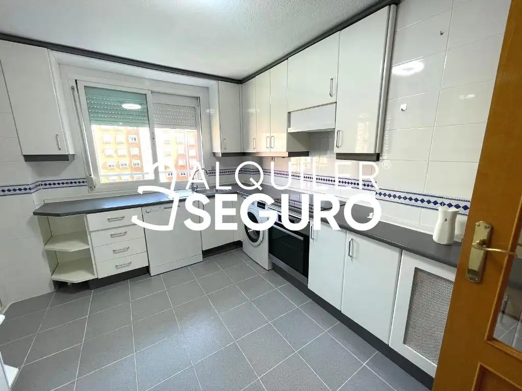 Cocina de Piso de alquiler en Madrid con Calefacción y Piscina