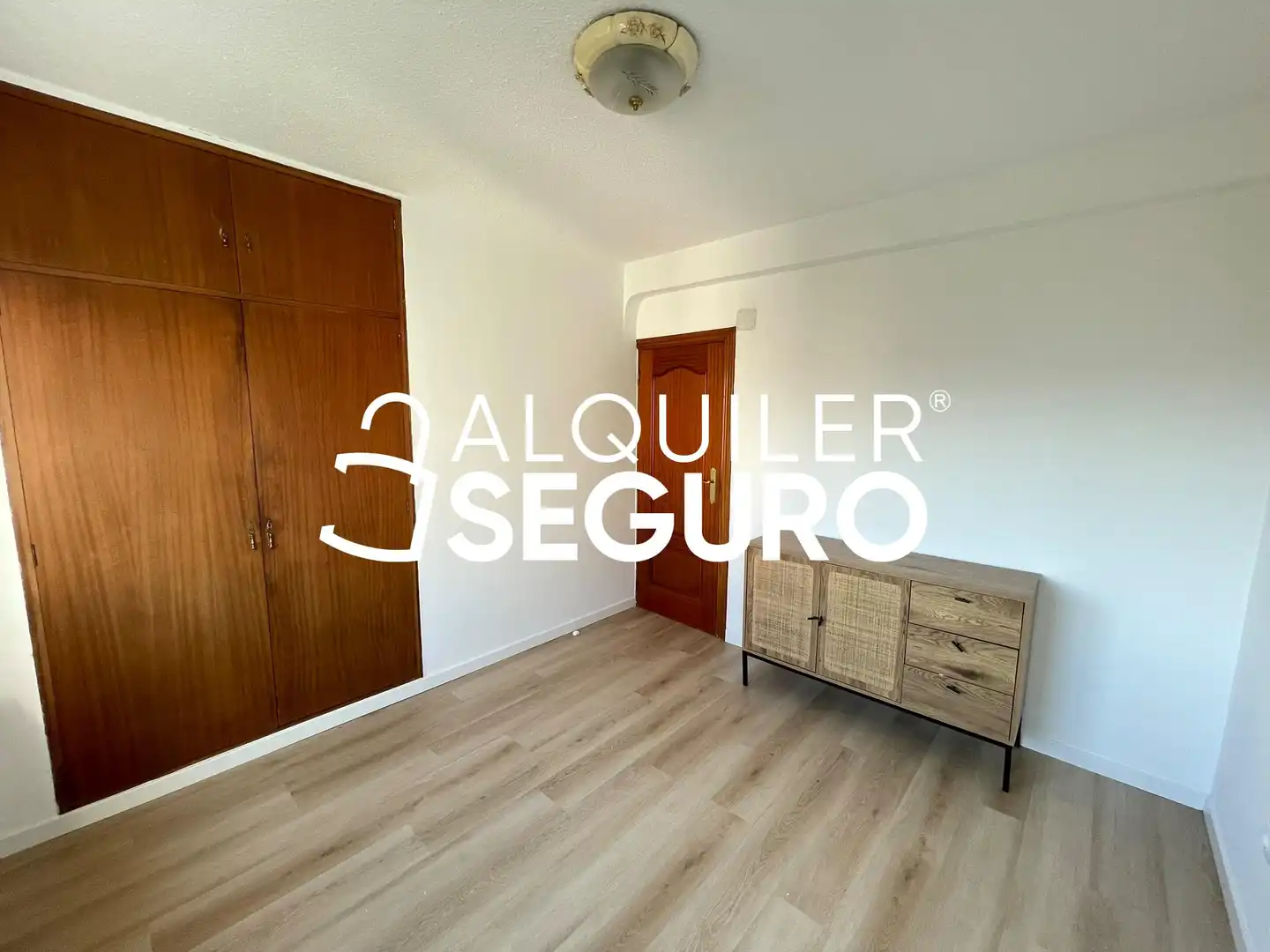 Schlafzimmer von Wohnung zur Miete in Madrid mit Heizung, Abstellraum und Möbliert