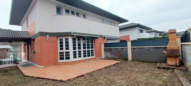 Casa adosada en Alquiler en Barrio Llantada en Sámano