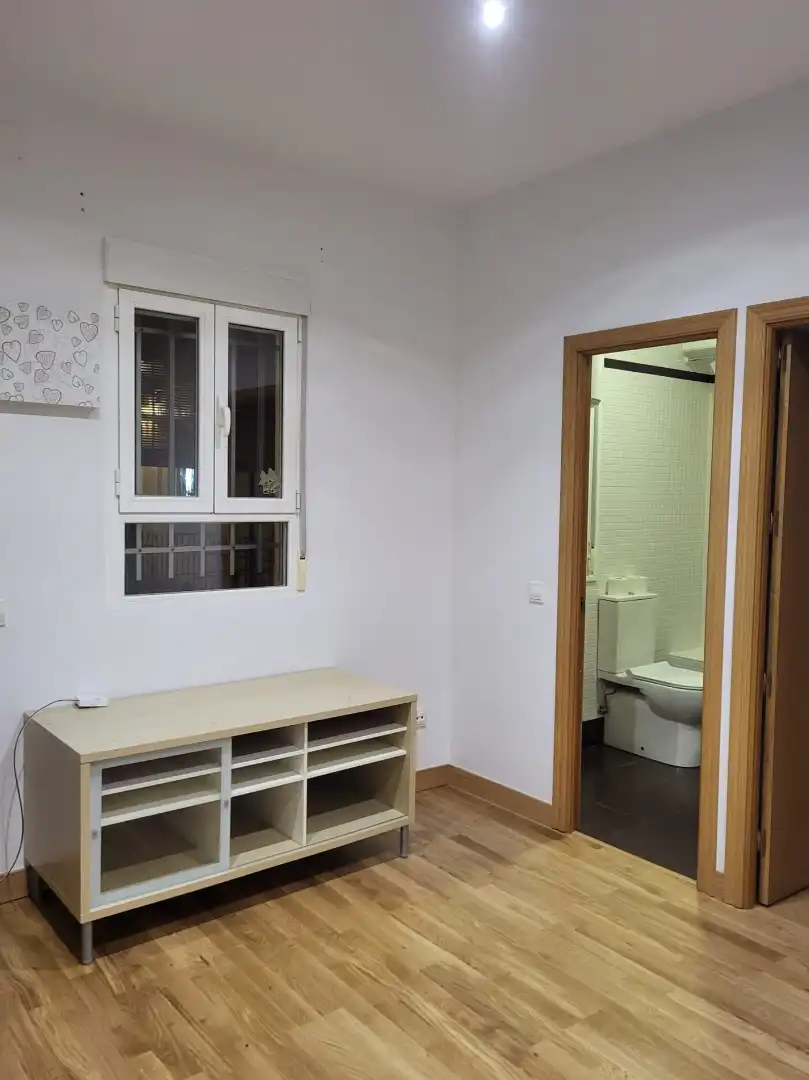 Schlafzimmer von Wohnung zur Miete in Madrid mit Heizung und Möbliert