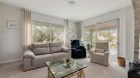 Sala d'estar de Casa o xalet en venda en Castelldefels amb Aire condicionat, Jardí privat i Terrassa