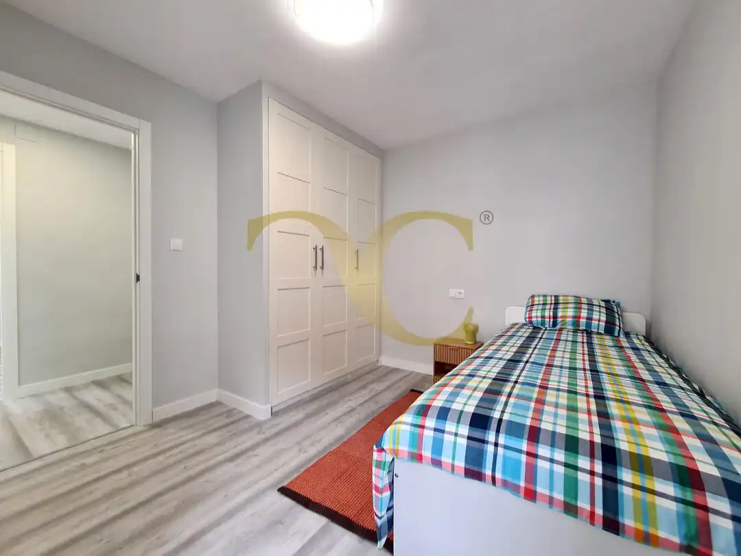 Habitación de Piso en venta en Oviedo  con Calefacción y Amueblado