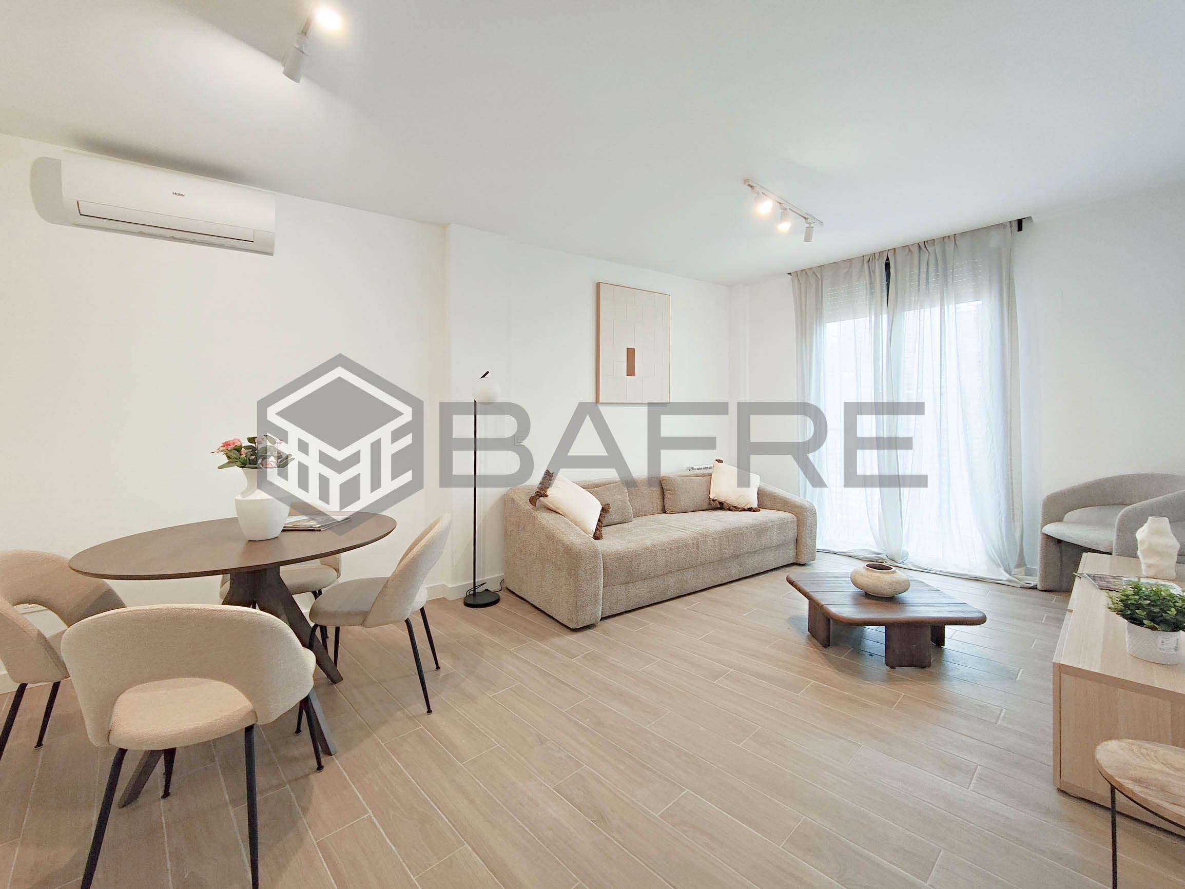Living room of Flat for rent in  Madrid Capital  with Air Conditioner, Heating and Balcony