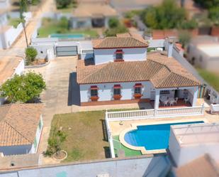 Exterior view of House or chalet for sale in Chiclana de la Frontera  with Air Conditioner, Private garden and Terrace