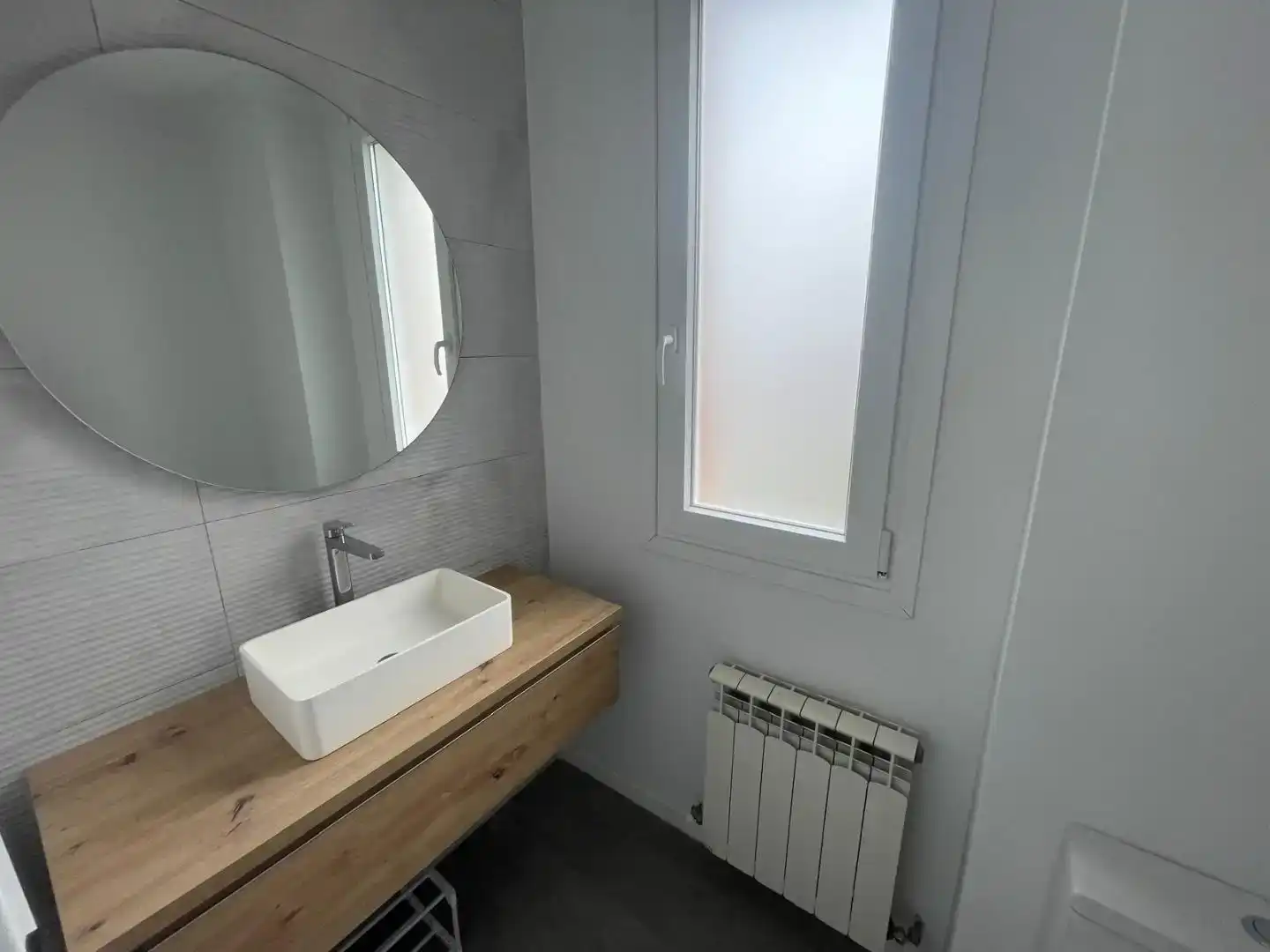 Baño de Dúplex de alquiler en Santander con Aire acondicionado, Parquet y Amueblado
