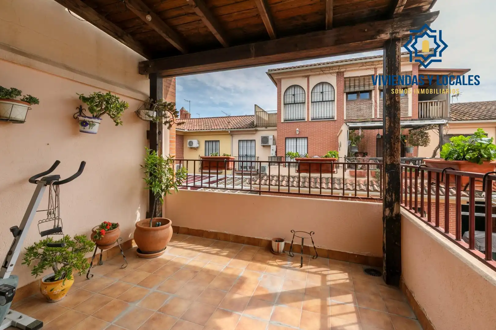 Casa adosada en venta en Angustias - Chana - Encina