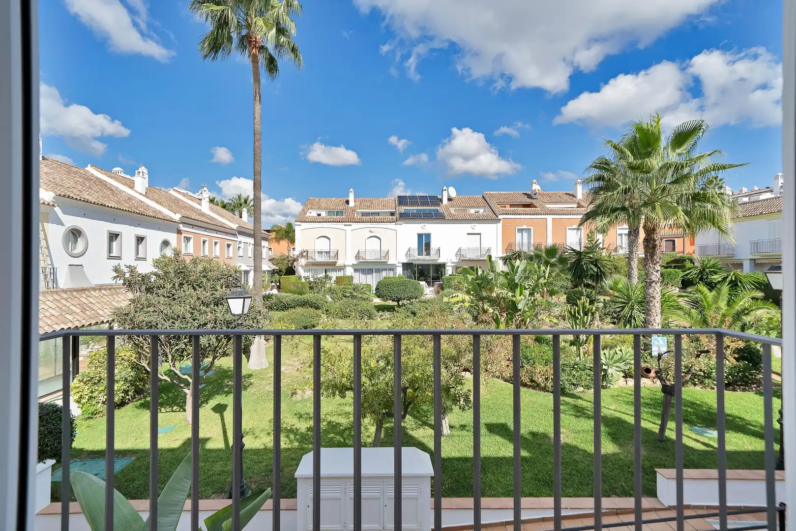 Jardín de Casa adosada en venta en Marbella con Jardín privado, Alarma y Piscina comunitaria