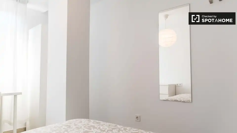 Habitación de Piso de alquiler en Valencia con Aire acondicionado, Calefacción y Amueblado