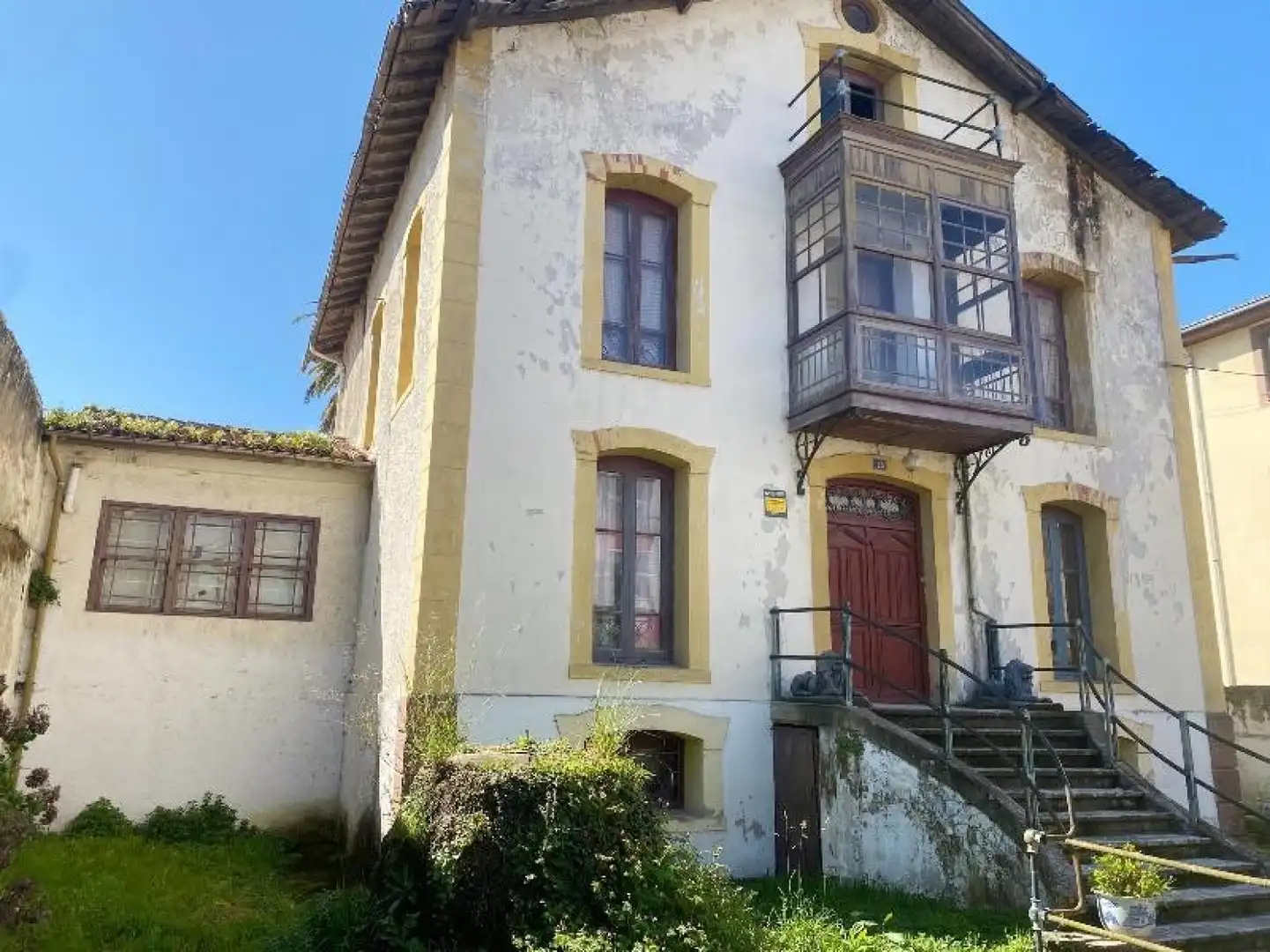 Außenansicht von Haus oder Chalet zum Verkauf in Torrelavega  mit Heizung, Privatgarten und Terrasse