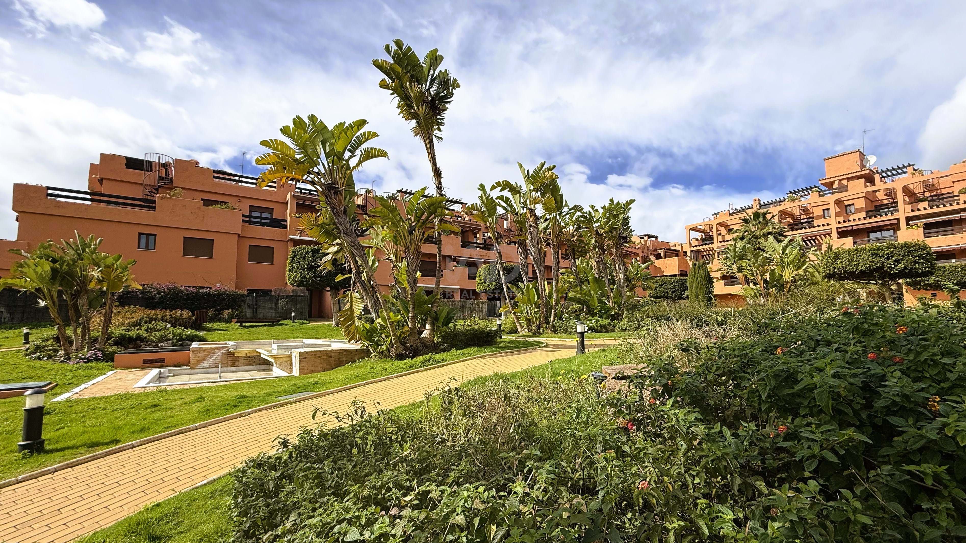 Exterior view of Flat for sale in Estepona  with Terrace and Swimming Pool