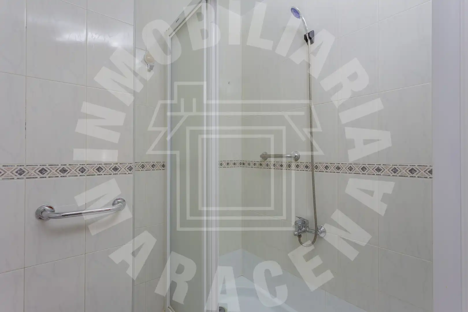 Baño de Apartamento en venta en Maracena con Aire acondicionado, Terraza y Horno