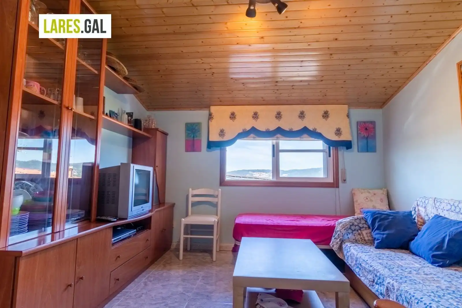 Living room of Flat for sale in Cangas   with Private garden, Terrace and Furnished