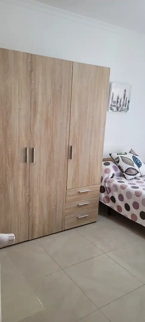 Habitación de Piso de alquiler en Cuenca con Calefacción, Parquet y Amueblado
