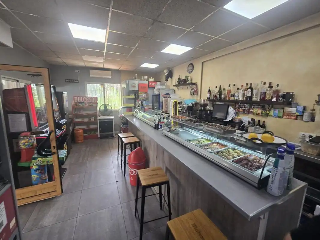 Local comercial en venta en Calle Pintor Astorza y Triay, imagen 2