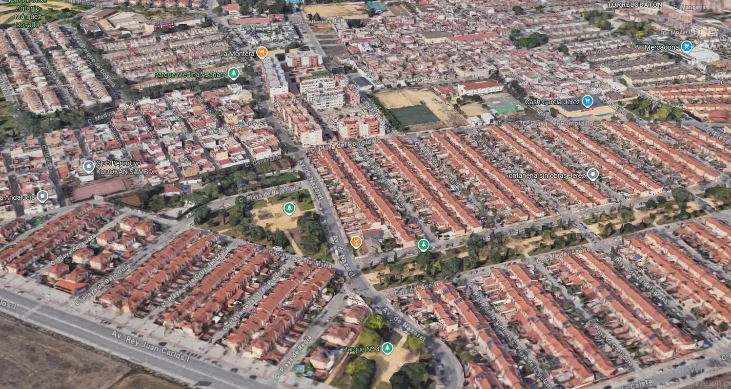 Vista exterior de Casa adosada en venta en Jerez de la Frontera con Piscina comunitaria