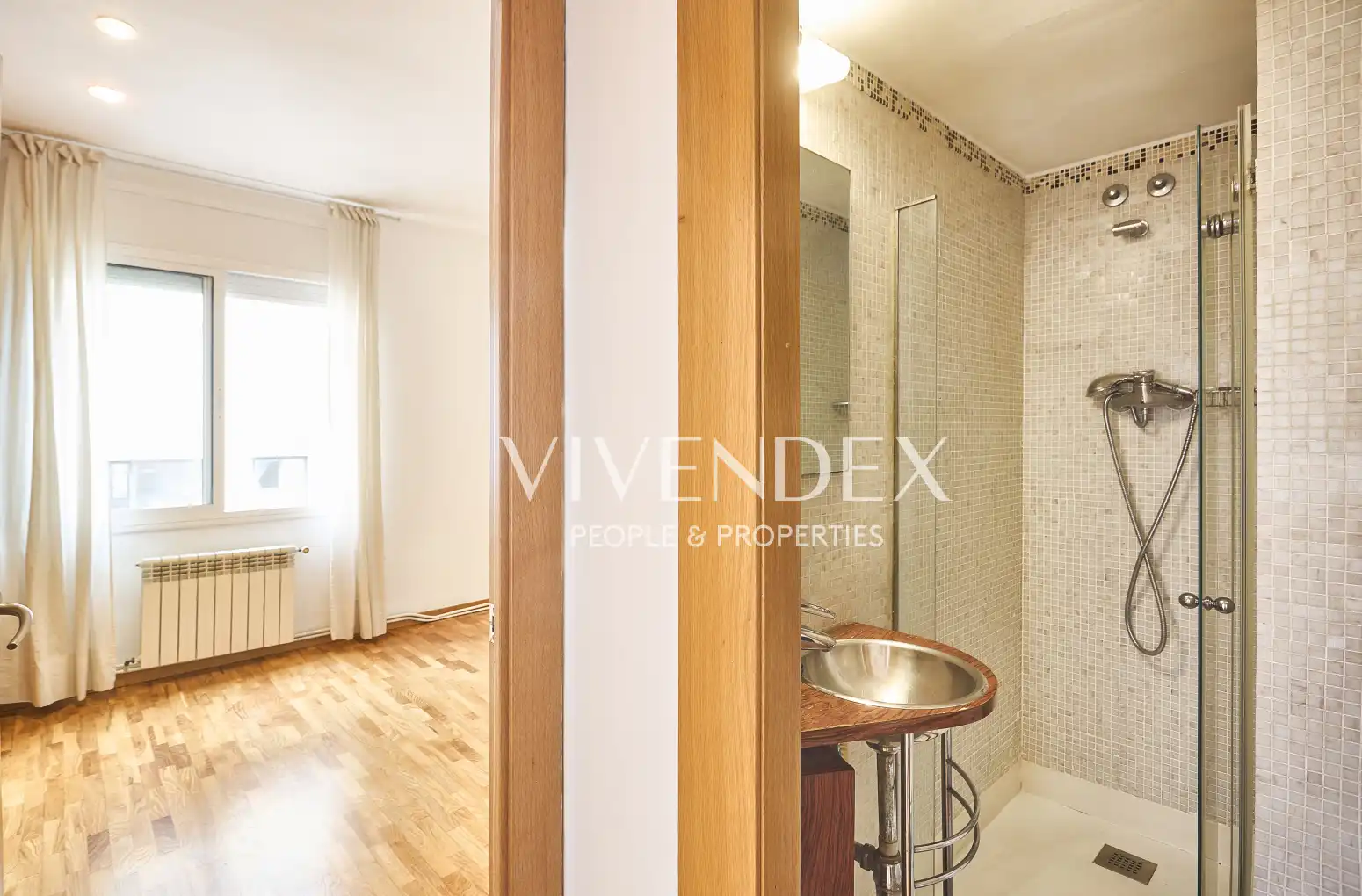 Bedroom of Flat for sale in Barcelona  with Heating, Parquet flooring and Balcony