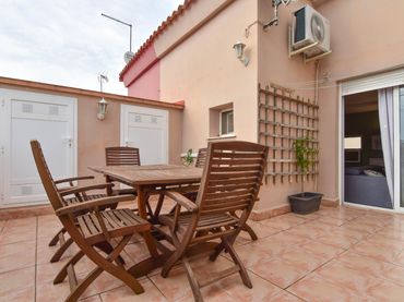 Adosado con balcón en venta en Zona Alta