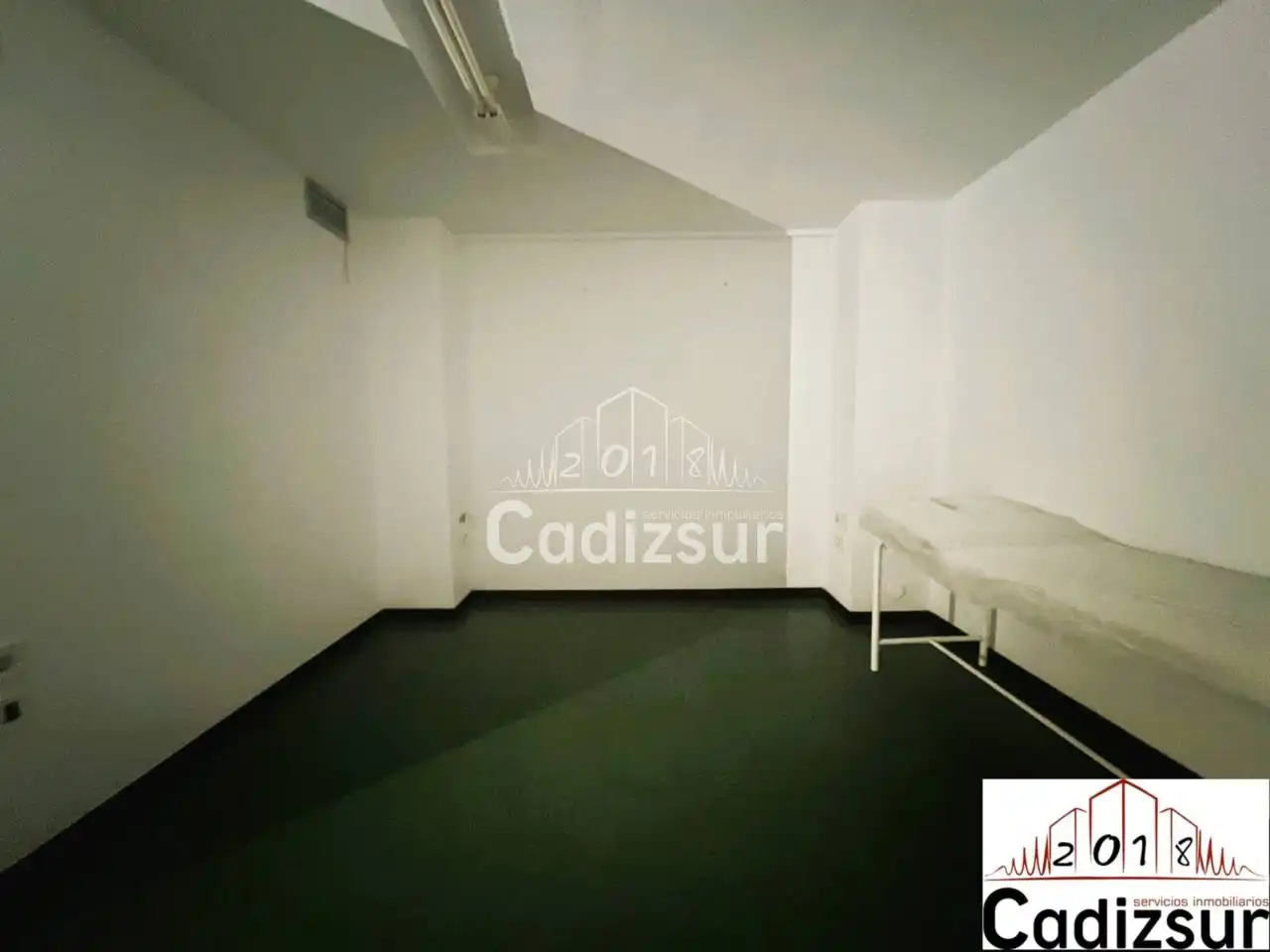 Dormitori de Oficina de lloguer en Cádiz