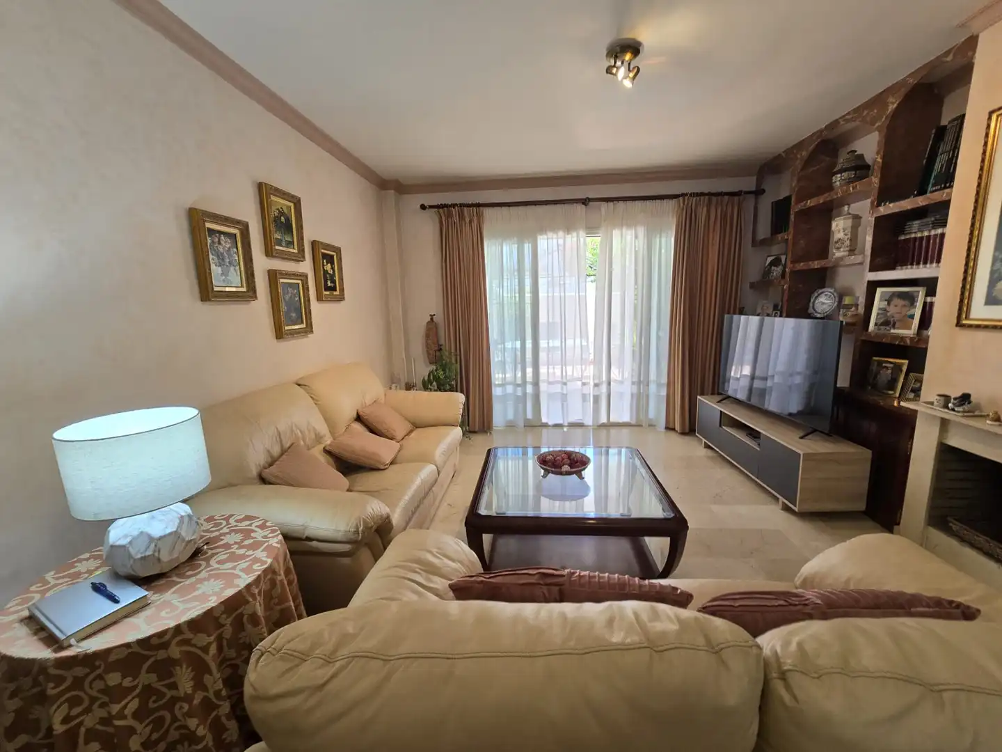 Sala de estar de Piso en venta en Marbella con Aire acondicionado, Terraza y Alarma