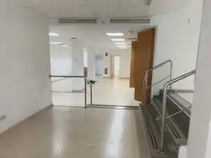 Local comercial de lloguer a Avinguda Oscar Espla 23, imagen 3