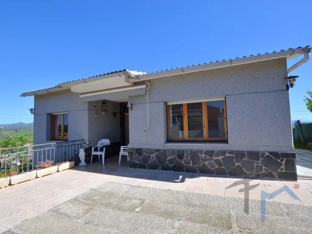 Houses for sale in Urbanizacion Can Parellada