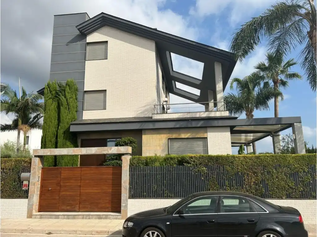 Vista exterior de Casa o xalet en venda en Gandia amb Aire condicionat, Jardí privat i Terrassa