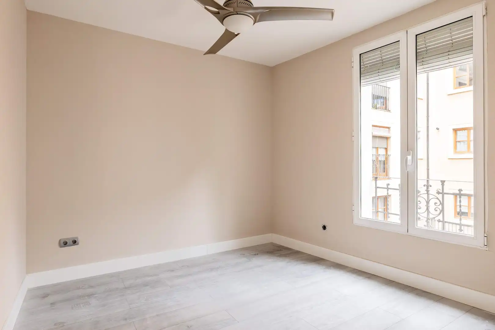 Habitación de Piso en venta en Zaragoza con Calefacción y Balcón