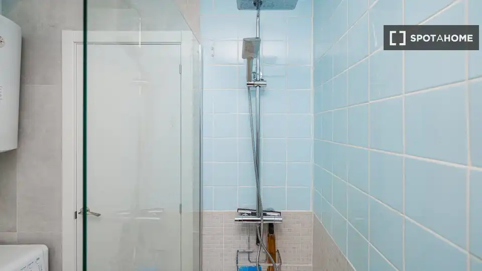 Baño de Piso de alquiler en Madrid con Aire acondicionado, Calefacción y Amueblado