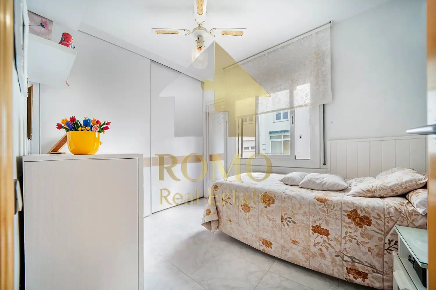 Habitación de Casa adosada en venta en Santa Perpètua de Mogoda con Aire acondicionado, Calefacción y Jardín privado