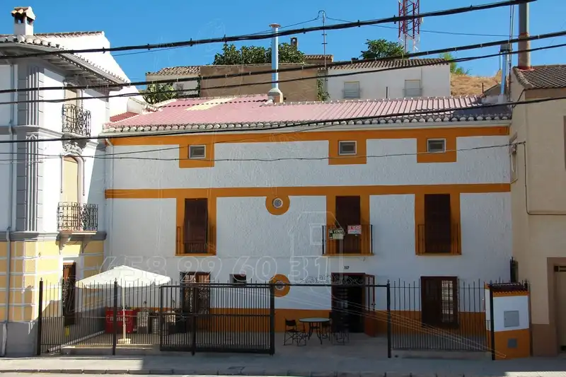 Vista exterior de Casa o xalet en venda en Cuevas del Campo amb Moblat, Forn i TV