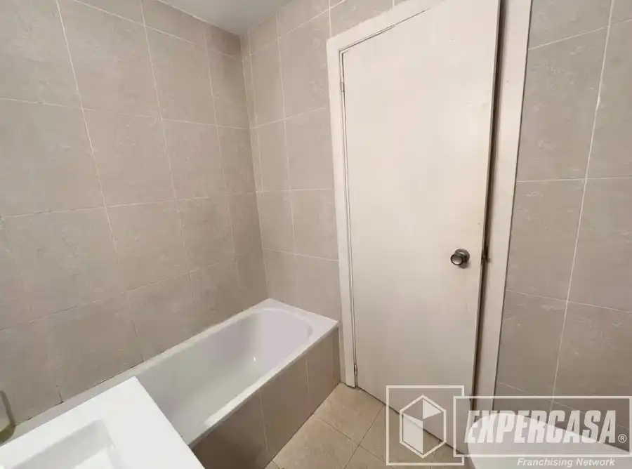 Bathroom of Flat for sale in Valencia  with Heating